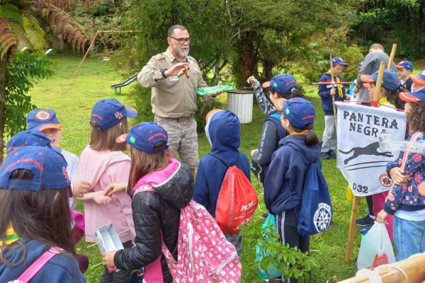 Encontro Educativo: Parceria com Adolf Kr&uuml;ger Inspira Crian&ccedil;as a Cuidar da Natureza.